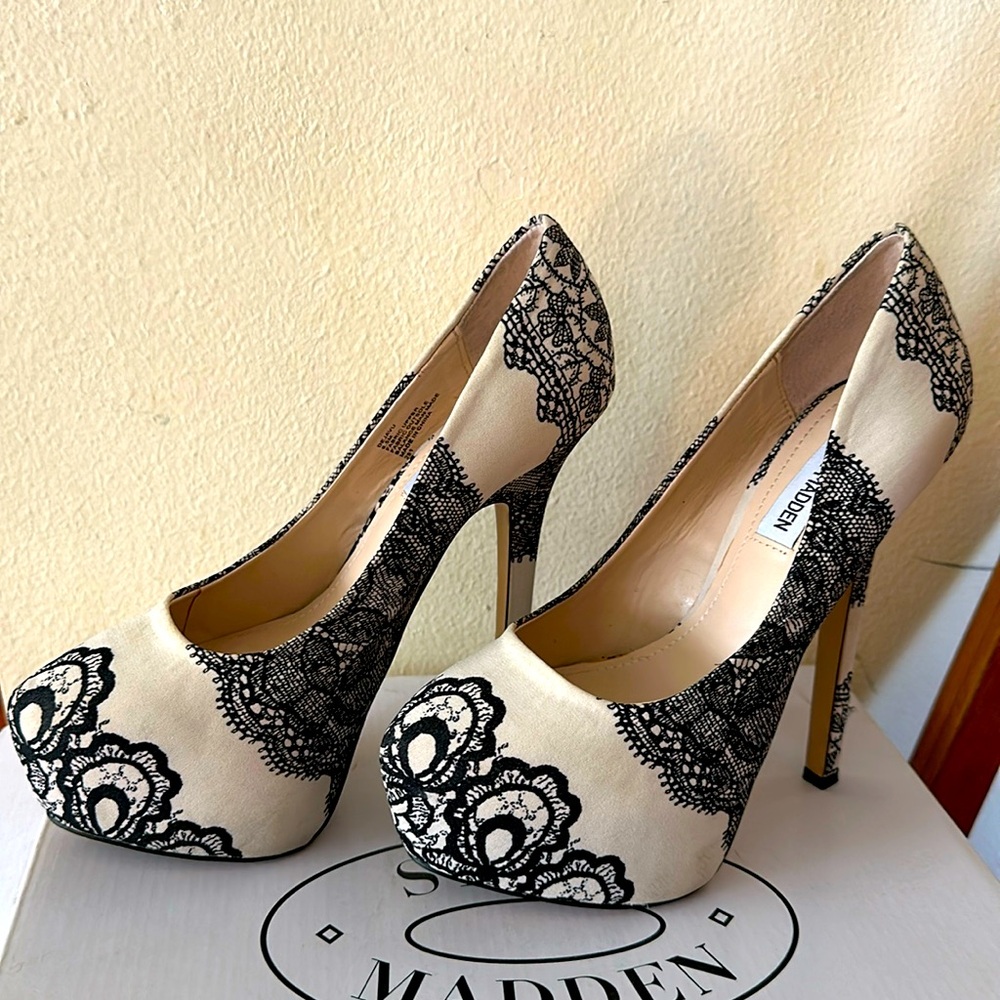 Steve Madden black and white platform pumps size 6.5